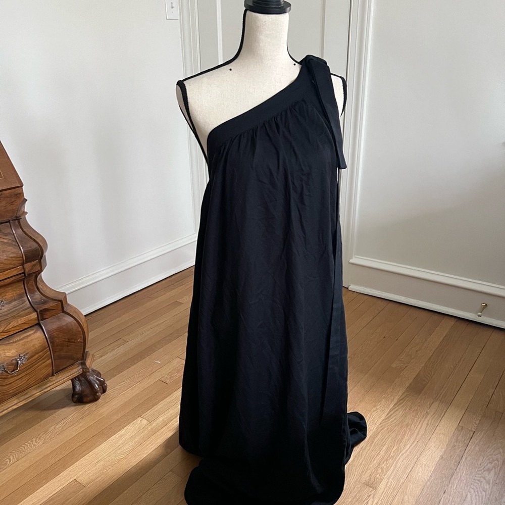 Elegant Black One-Shoulder Dress